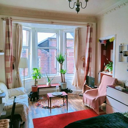 Spacious Flat In Bridgeton, Glasgow Extérieur photo